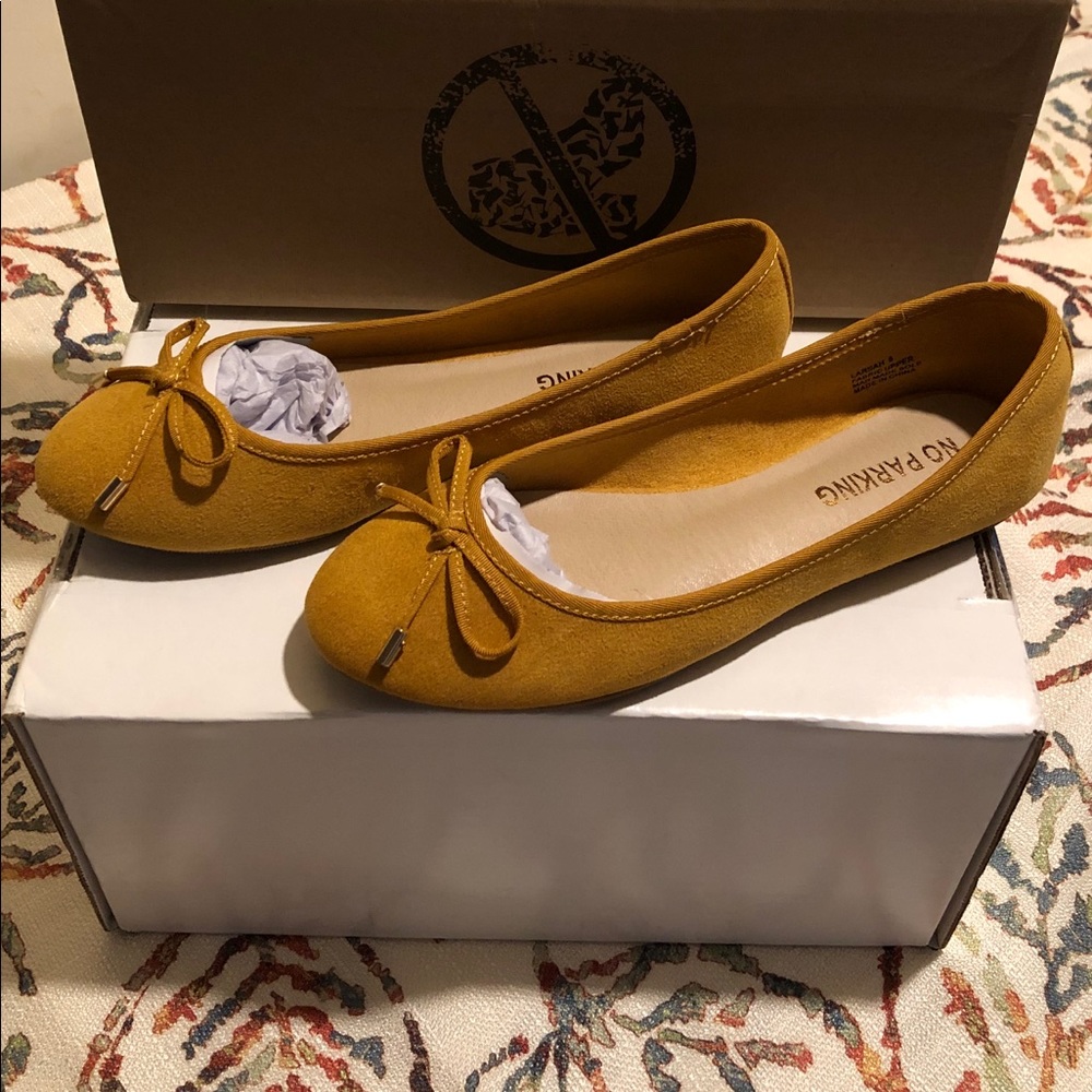 Mustard yellow Flats ~ New in box
